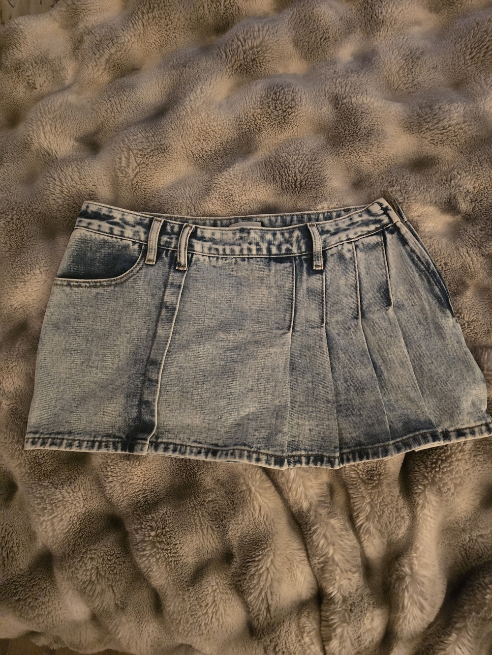 Superdown Light Blue Washed Denim Pleated Mini Skirt